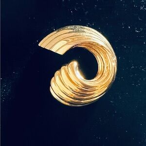 Retro Napier Gold-tone Swirl Brooch